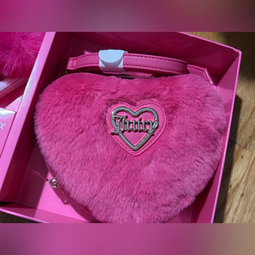 NIB Juicy Couture Fuchsia Heart faux fur crossbody & pompom Lip Gloss keychain
